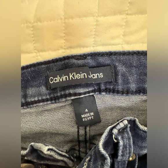 Flattering Calvin Klein Skinny Jeans – comfy stretch, perfect fit! - Picture 3 of 5